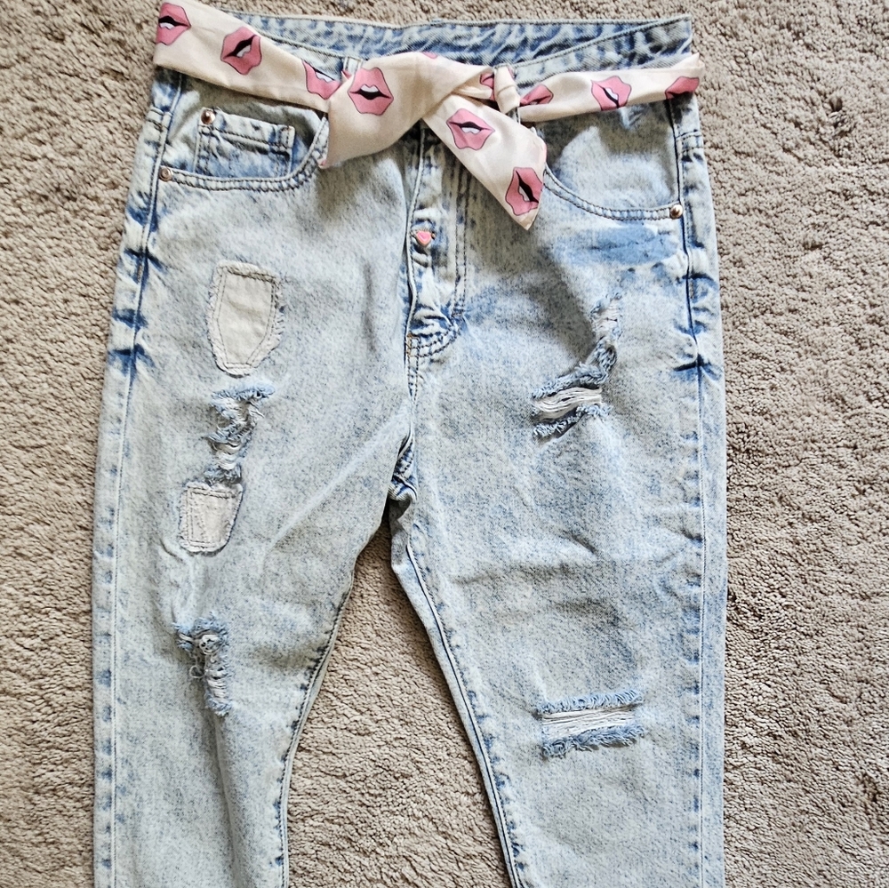 Light Blue Distressed Women's Jeans 7/8
